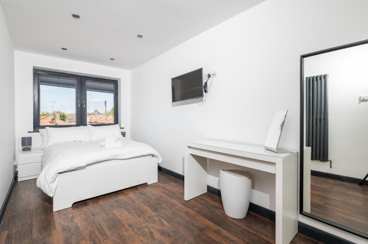 יורק Modern Duplex Apt With 75 Inch Tv I Pass The Keys מראה חיצוני תמונה