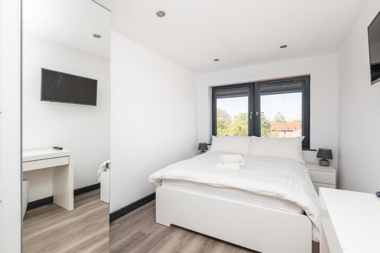 יורק Modern Duplex Apt With 75 Inch Tv I Pass The Keys מראה חיצוני תמונה