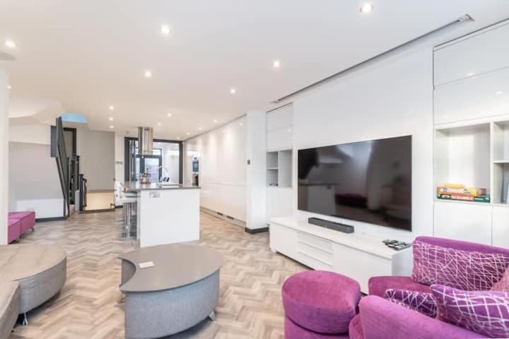 יורק Modern Duplex Apt With 75 Inch Tv I Pass The Keys מראה חיצוני תמונה
